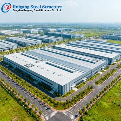 Edifício de armazém de estrutura de aço pré-construída com carga do vento até 300 km/h, galvanização a quente e conexão com parafusos ou soldagem